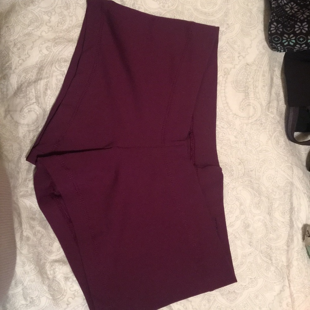 Elisabetta Rogiani hot yoga shorts